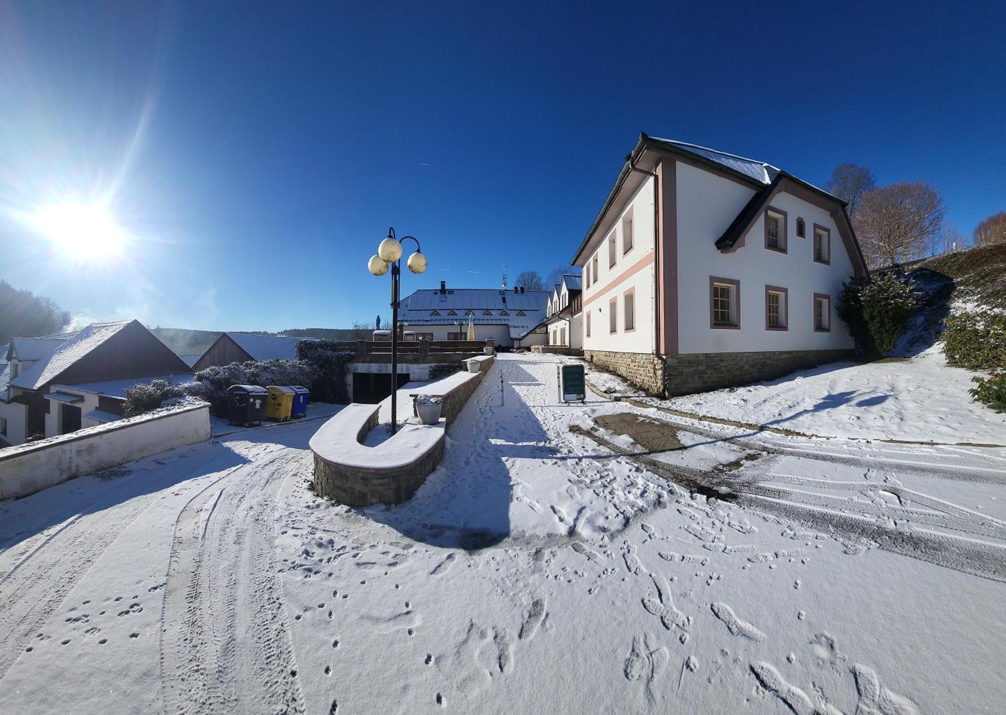 Hotel Zlaty Potok Nicov  Zewnętrze zdjęcie