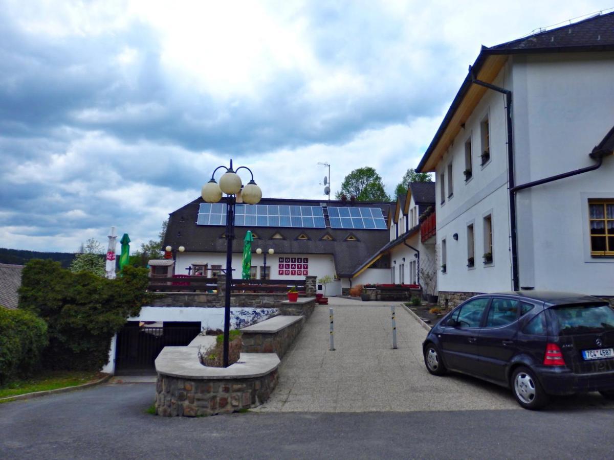Hotel Zlaty Potok Nicov  Zewnętrze zdjęcie
